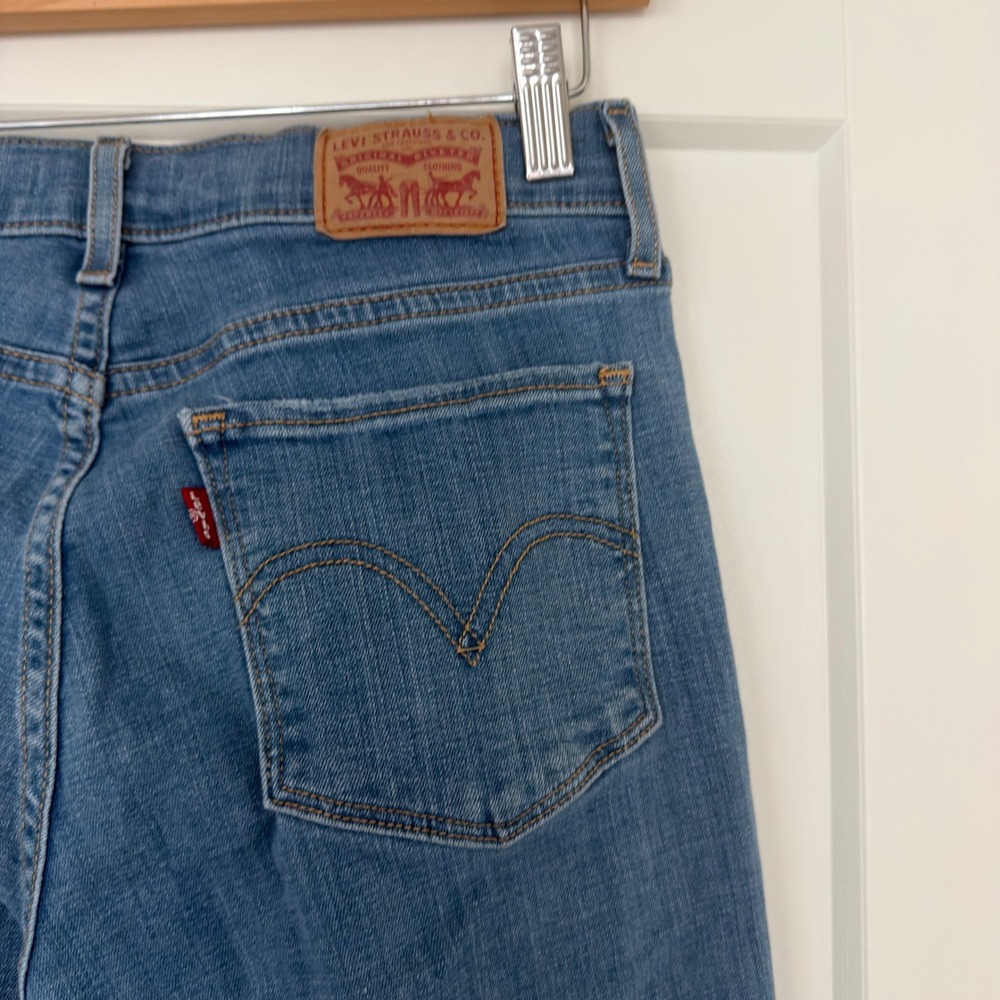 Levis Classic Straight Leg Jeans Womens 4 Medium Wash Blue Denim